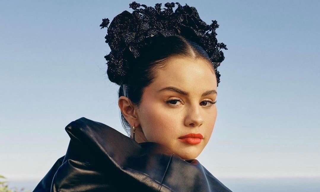 A Selena, que iniciou a divulgação de seu novo álbum com o lançamento de ‘Love On’, já interpretou desde uma feiticeira teen a uma investigadora de assassinatos.